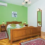 Four-bedroom In Prázdninový dům Brodarica (Sibenik-Knin)