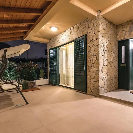 Four-bedroom In Holiday home