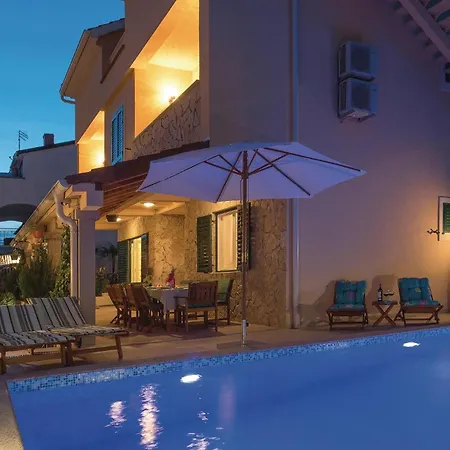 Holiday home Awesome In Brodarica With Kitchen *
