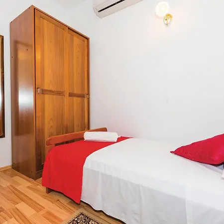 Four-bedroom In Brodarica (Sibenik-Knin)