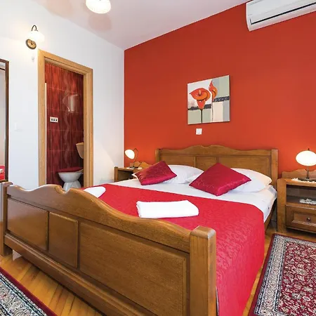 Four-bedroom In * Brodarica (Sibenik-Knin)