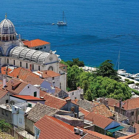 Four-bedroom In Vikendica