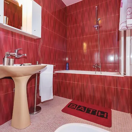 Awesome In Brodarica With Kitchen *