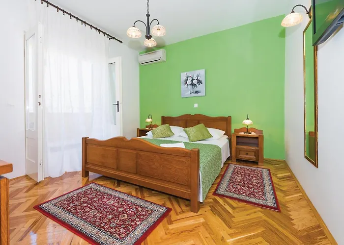 Vikendica Four-bedroom In *