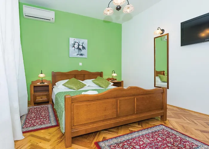 Four-bedroom In Vikendica Brodarica (Sibenik-Knin)