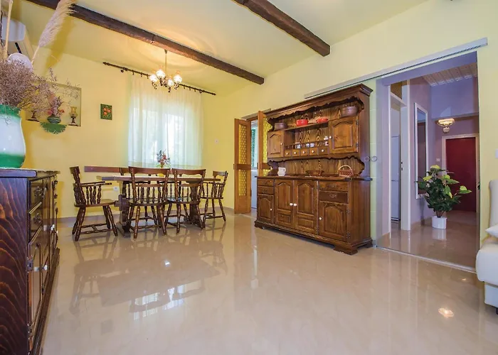 Vikendica Four-bedroom In