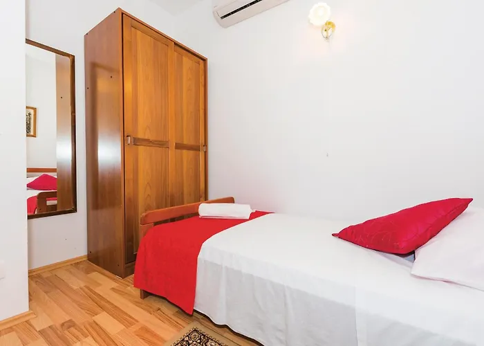 Four-bedroom In ברודאריצה