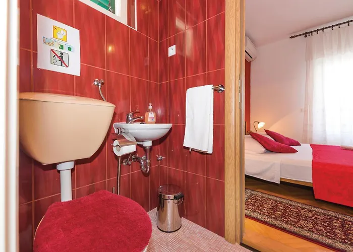 Vikendica Four-bedroom In