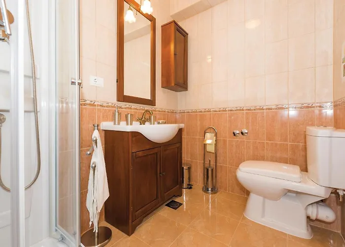 Four-bedroom In Vikendica Brodarica (Sibenik-Knin)