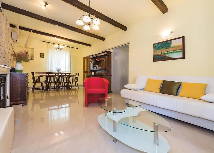 Vikendica Four-bedroom In