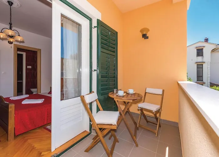 Four-bedroom In Vikendica *