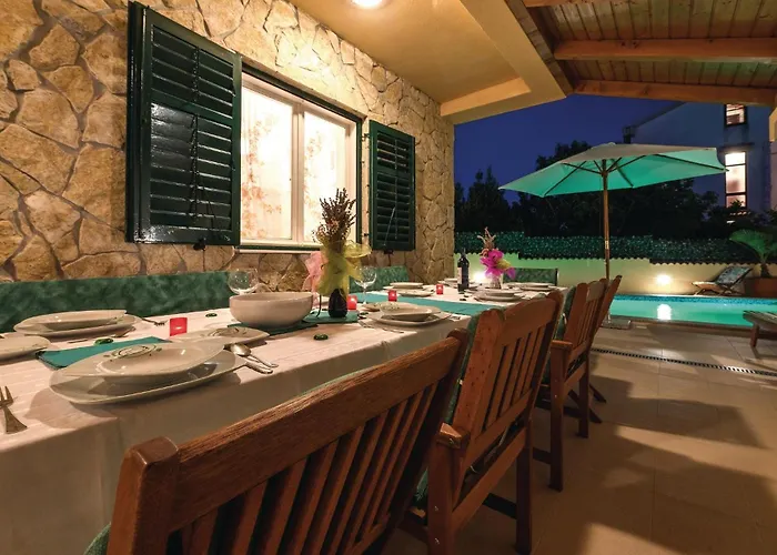 Vikendica Four-bedroom In